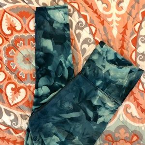Cropped Yoga, Medium, Floral Blue!